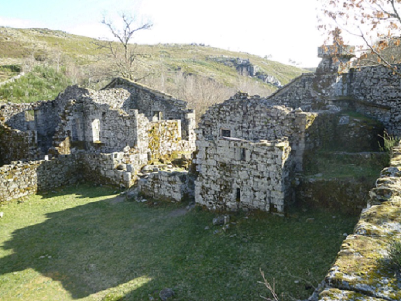 Mosteiro de Santa Maria de Júnias