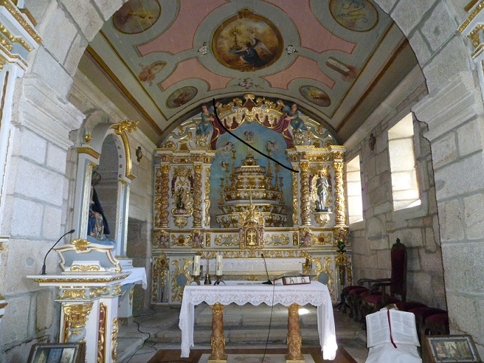 Igreja velha de Salto - altar-mor