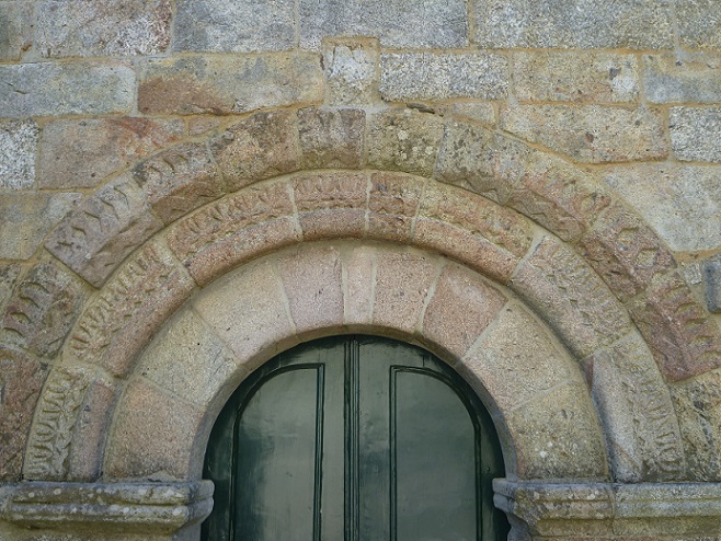 Igreja Românica de São Vicente da Chã - porta