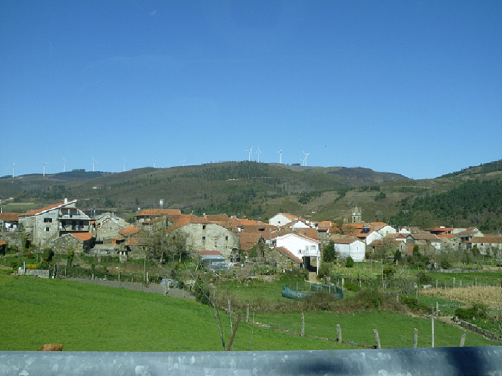 Vista geral da aldeia de Viade de Baixo