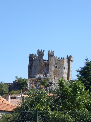 Castelo de Penedono visto da entrada da vila