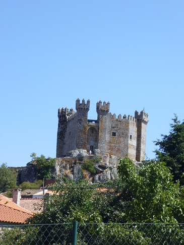 Castelo de Penedono visto da entrada da vila Castelo de Penedono visto da entrada da vila