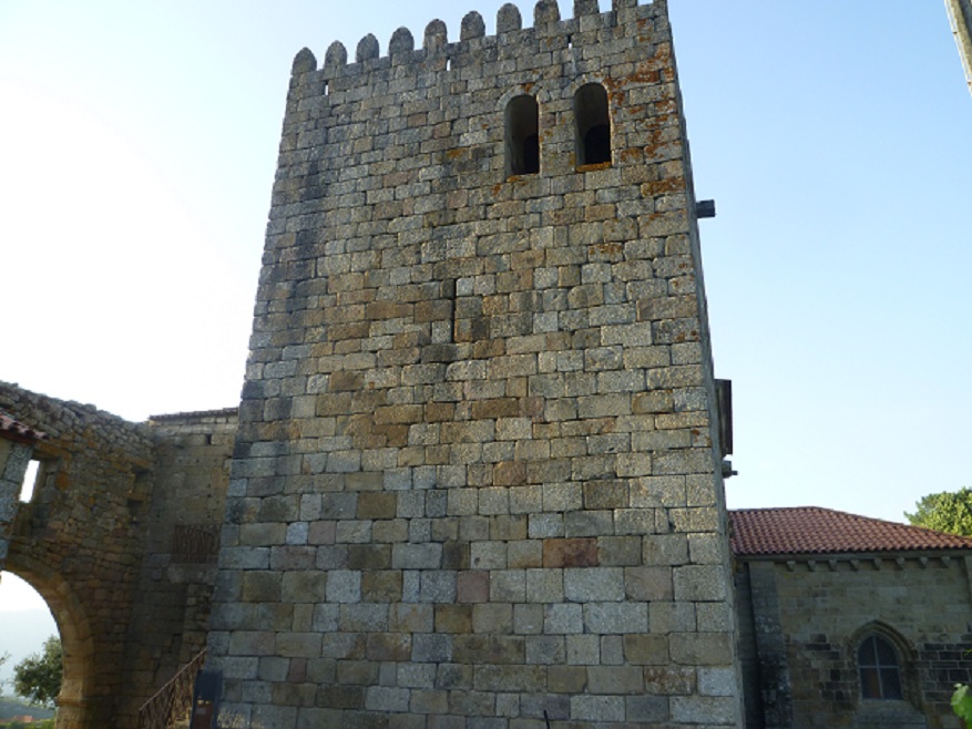 Igreja de Santa Maria de Cárquere - torre