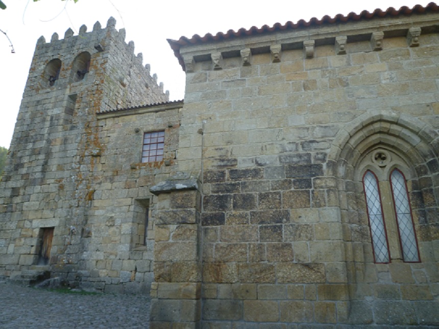 Igreja de Santa Maria de Cárquere - torre