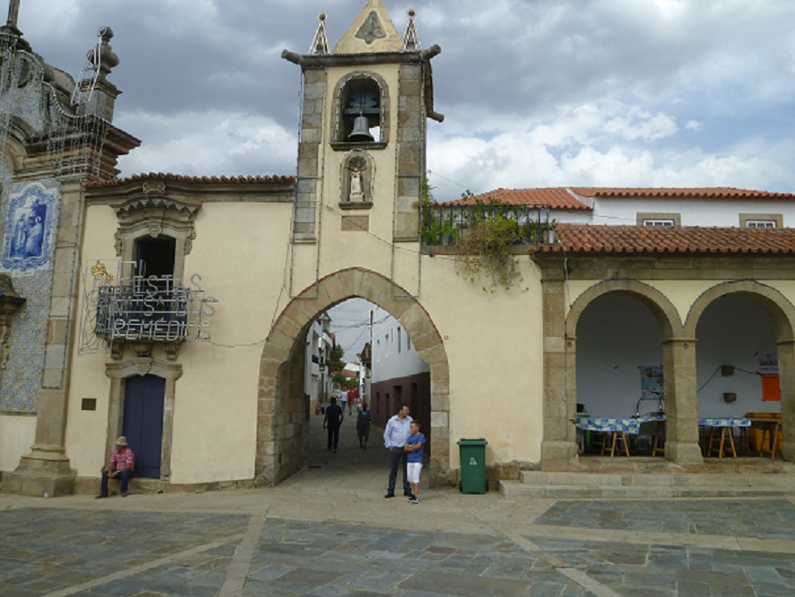 Arco quebrado da Muralha Sul do Castelo Medieval