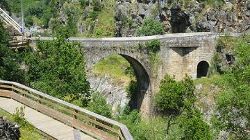 Ponte Sobre o Rio Paiva - Visitar Portugal