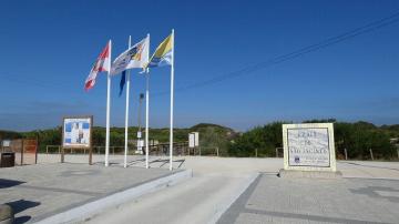 Paredão e Praia de São Jacinto - 