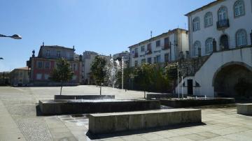 Largo da Vila - Visitar Portugal