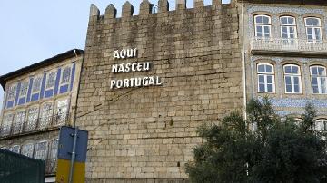 Largo do Toural - Visitar Portugal