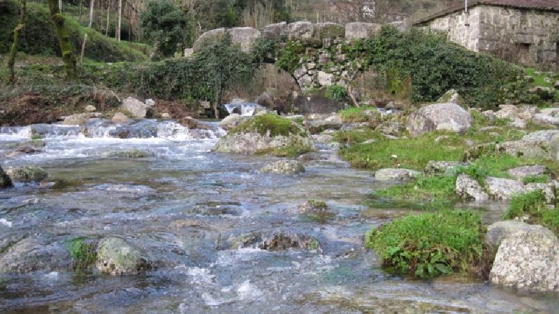 Ponte de Cabaninhas sobre o ribeiro de Rodas