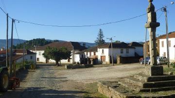 Pelourinho de Pinhovelo - Visitar Portugal