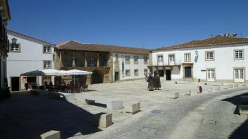 Praça Dom João III - Visitar Portugal