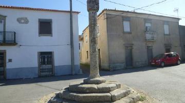 Pelourinho de Castro Vicente - Visitar Portugal