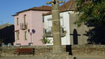 Pelourinho de Mogadouro - Visitar Portugal