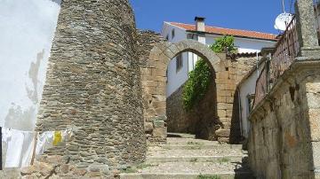 Porta do Castelo, Arco D. Dinis