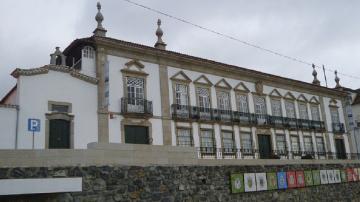 Edifício dos Antigos Condes de Vinhais - Visitar Portugal