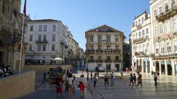 Praça 8 de Maio - Visitar Portugal