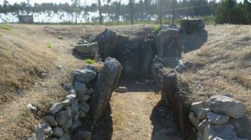 Dolmen das Carniçosas - Visitar Portugal