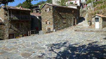 Largo da Aldeia - Visitar Portugal