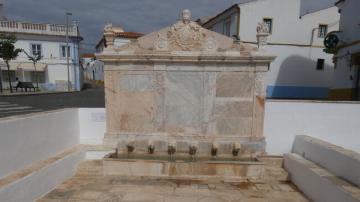 Fonte Monumental das Seis Bicas - Visitar Portugal