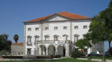 Teatro Garcia de Rezende - Visitar Portugal