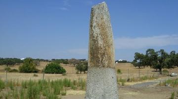 Menir da Abelhoa - Visitar Portugal