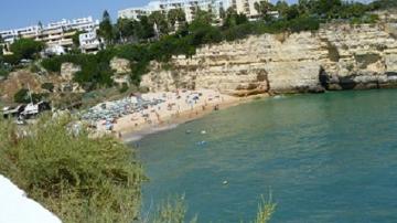 Praia da Senhora da Rocha vista do Forte - Visitar Portugal