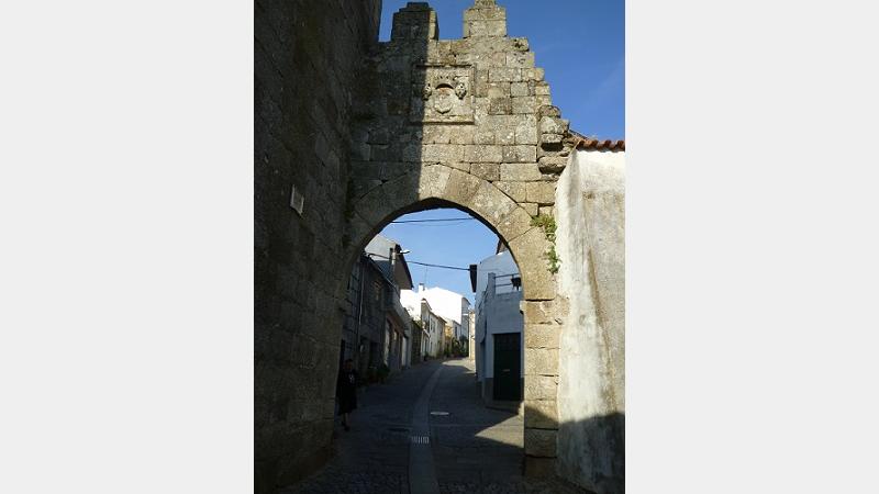 Torre Sineira e Porta da Vila