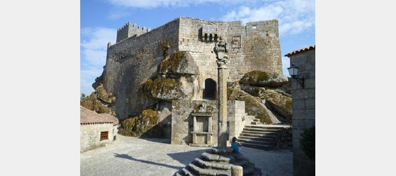 Pelourinho e Castelo de Sortelha