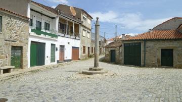 Pelourinho de Touça - Visitar Portugal