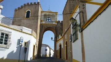 Arco de Santa Clara ou Porta de Tempre - Visitar Portugal