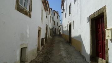 Rua e casas de Marvão