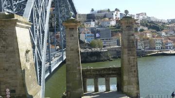 Pilares da Ponte Pênsil - Visitar Portugal