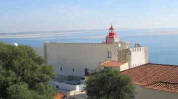 Farol do Forte de Santiago do Outão - Visitar Portugal