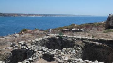 Estruturas Romanas na Ilha do Pessegueiro - Visitar Portugal