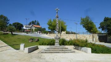 Cruzeiro de São Pedro de Arcos - Visitar Portugal