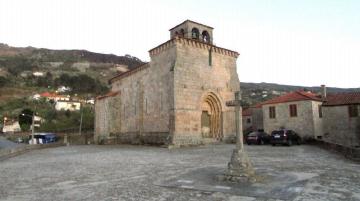 Igreja Matriz de São Martinho de Mouros - Visitar Portugal