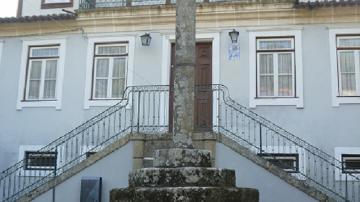 Pelourinho de São Martinho de Mouros - Visitar Portugal