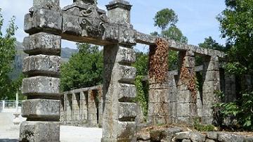 Aqueduto Real do Mosteiro - Visitar Portugal