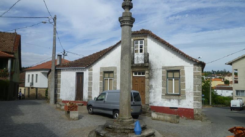 Pelourinho de São Miguel do Outeiro